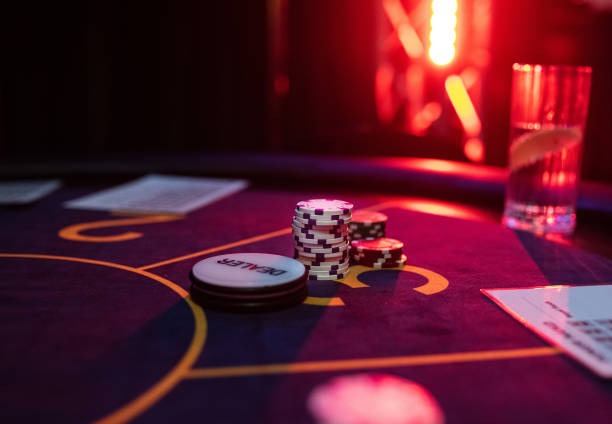 Evolution Gaming live-dealer studio with professional croupier and multi-camera setup on garuda4d